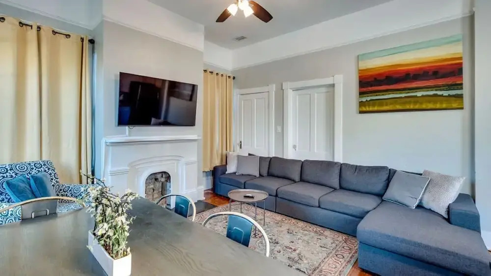 Huge 5 bedroom 5 bath Home in Savannah