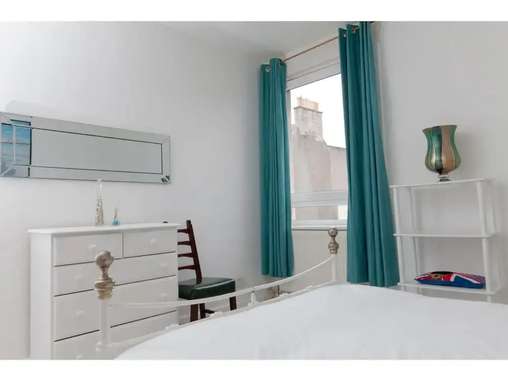Leith Walk Gem! Lovely + Great Value - Sleeps 4