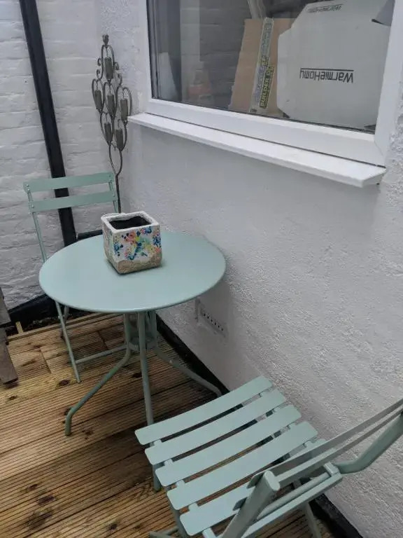 Sea views by beach - spacious 4 bed family house