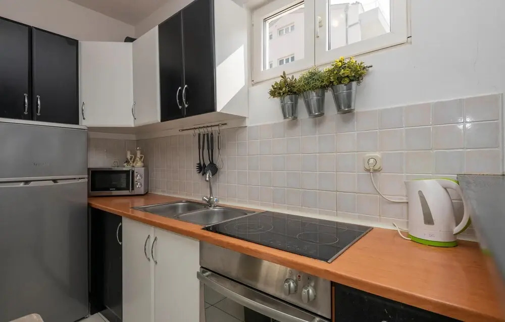 Stunning Apartment in Makarska With Wifi and 1 Bedrooms