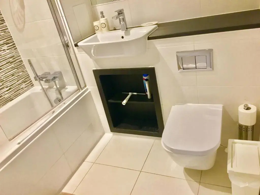 2-Bedrooms Apartment, Lounge, Balcony