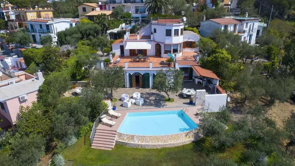 Villa Chez Piè Panoramic Views Pool and Guest Services
