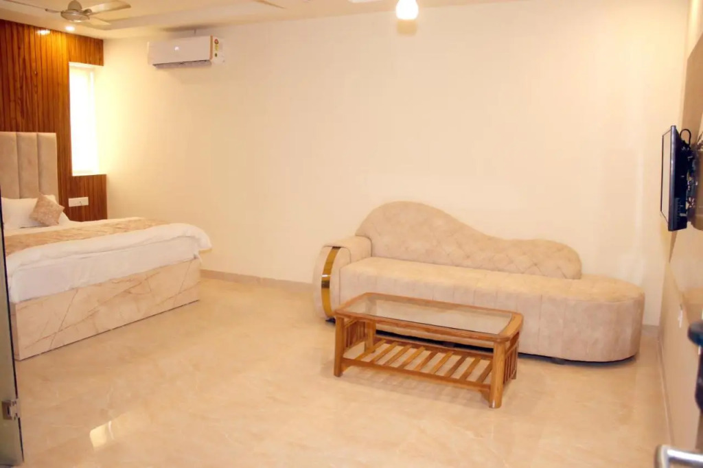 Ivory Hotel