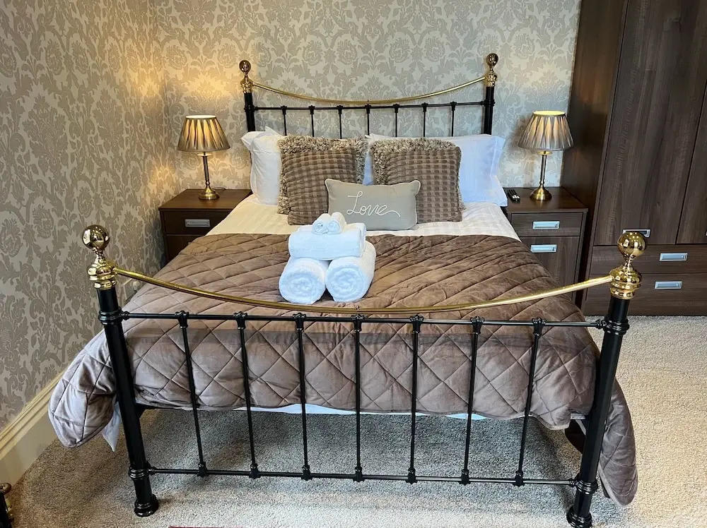 Kendal - Gothic Hall - Luxury Rooms or Apartment