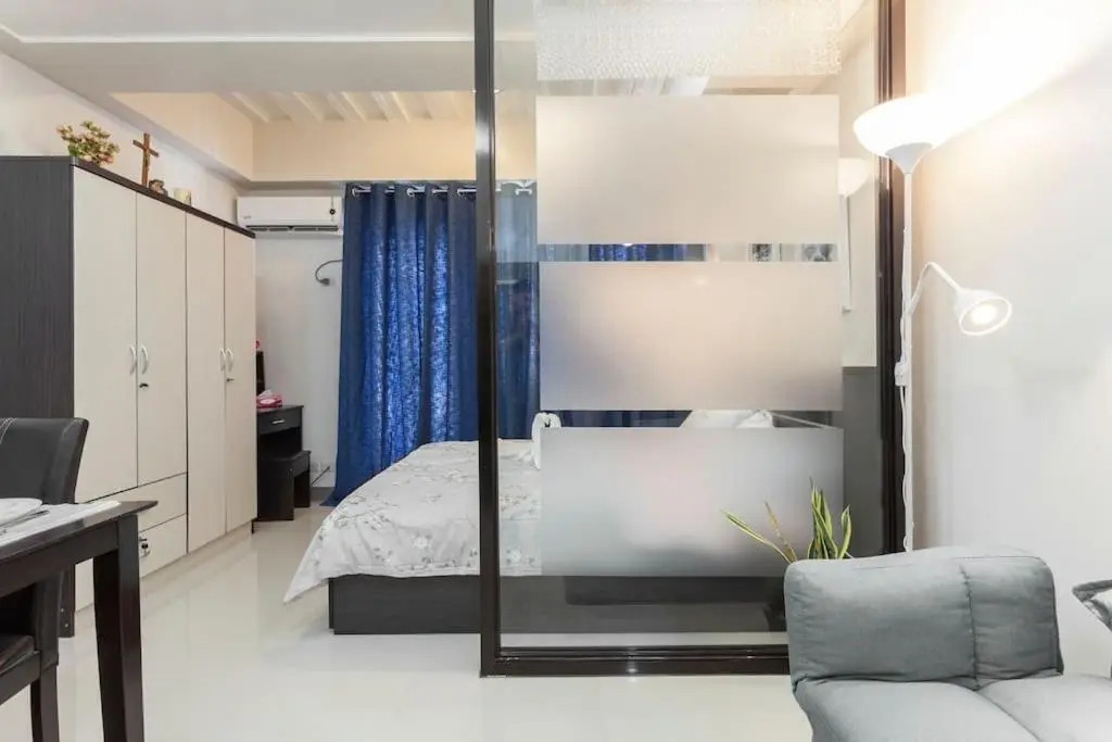 Jens Paranaque City Apartment