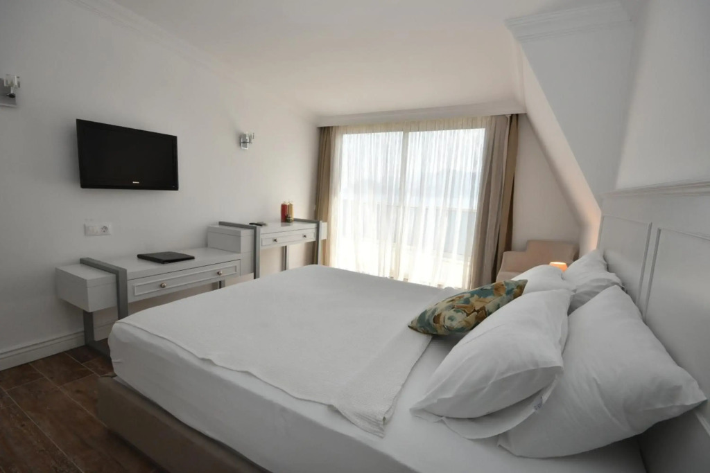Aurasia Beach Hotel