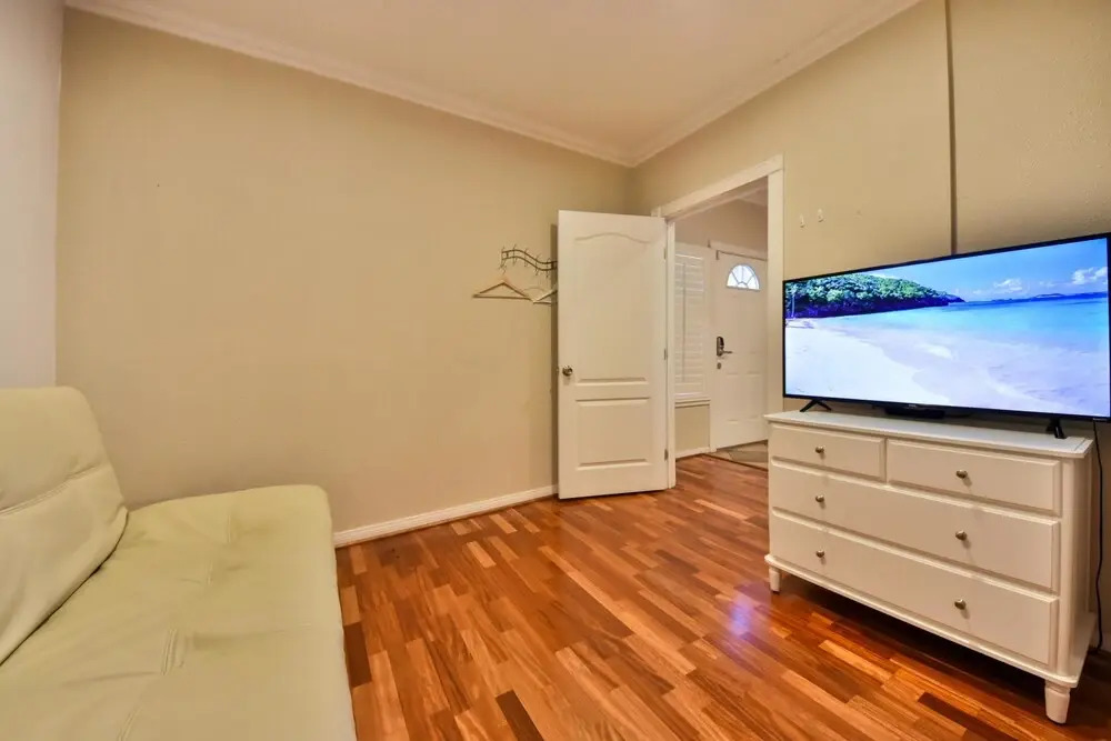 Spacious 2BD Home Next to Disneyland - Sleeps 6