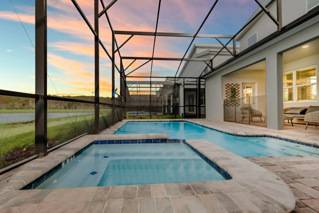 6 Bedrooms 6 Bathrooms Storey Lake 2851 Bd