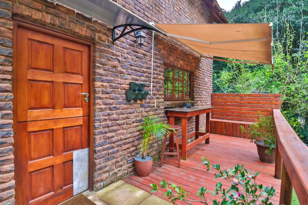 Self catering, fully equipped, 2 storey cottage.