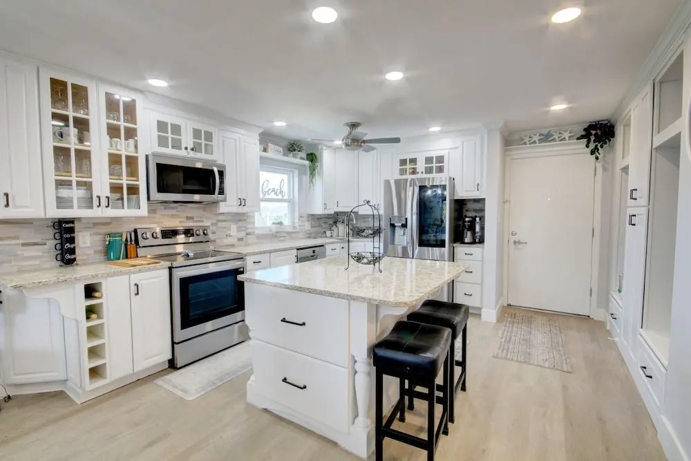 539 El Matador 2 Bedroom Condo by RedAwning