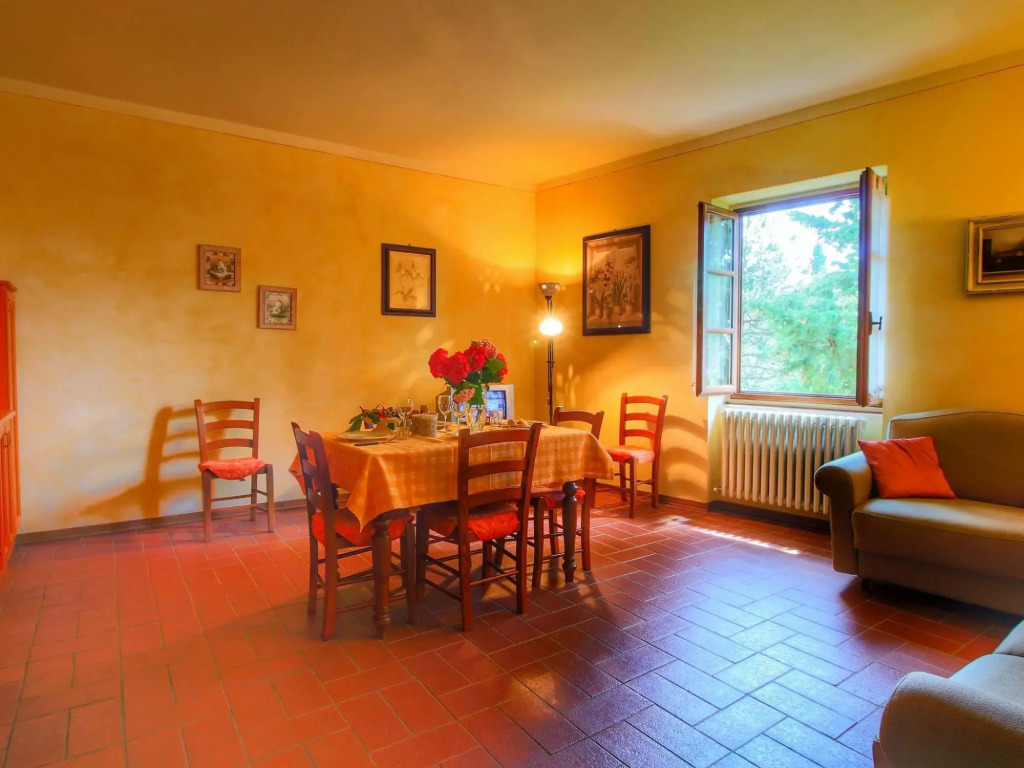 Majestic Farmhouse in Loro Ciuffenna with Pool