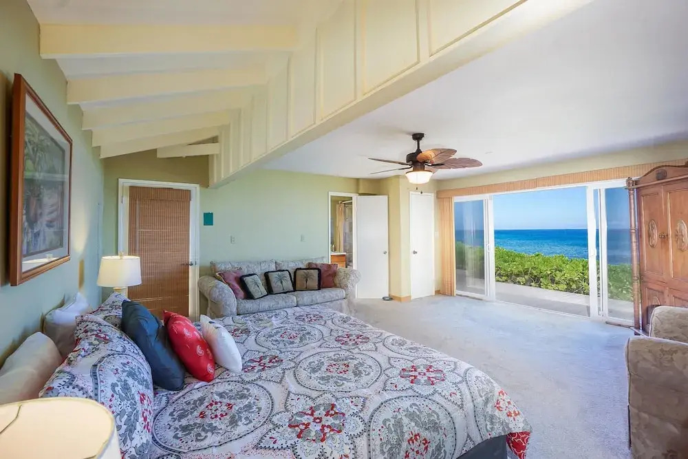 Hale Huna Kai Oceanfront by RedAwning