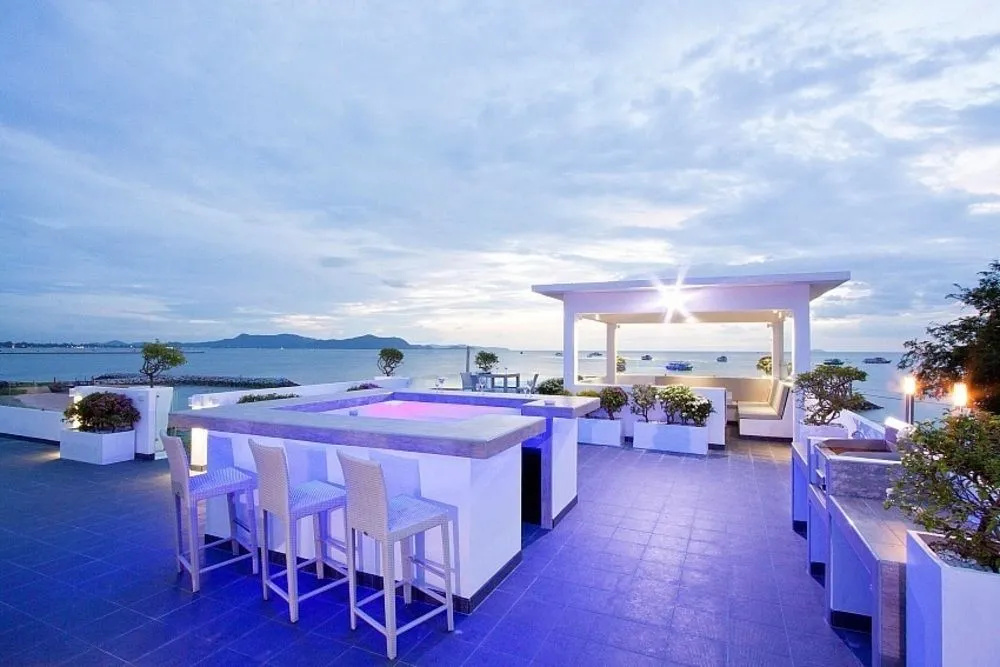 Na Jomtien Beachfront Villa