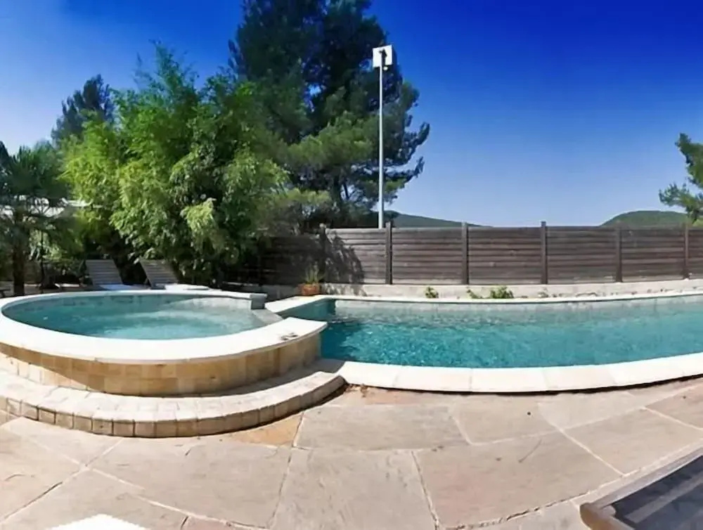 Hôtel la Fête en Provence
