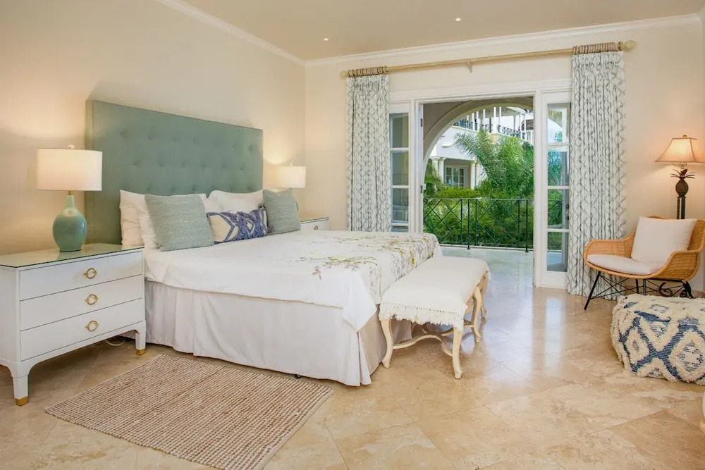 Schooner Bay 207 by Blue Sky Luxury