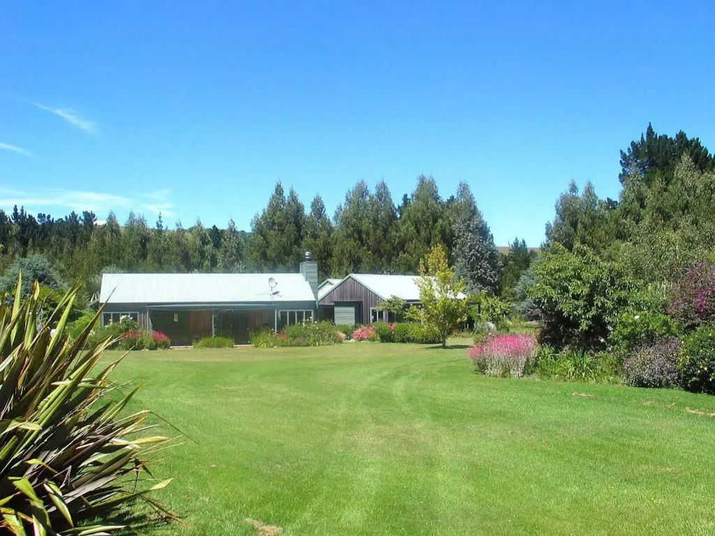 Whakaipo Lodge