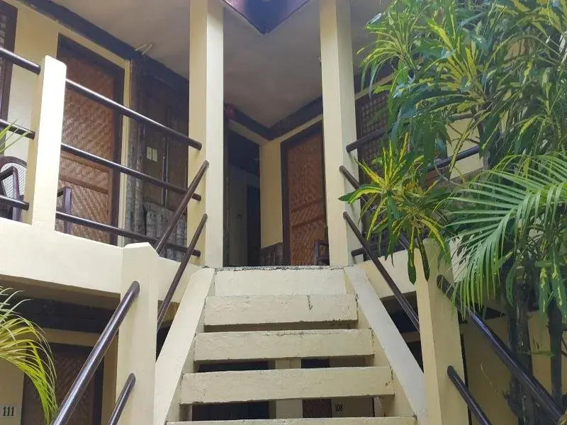 Lalaguna Beach Club & Dive Centre