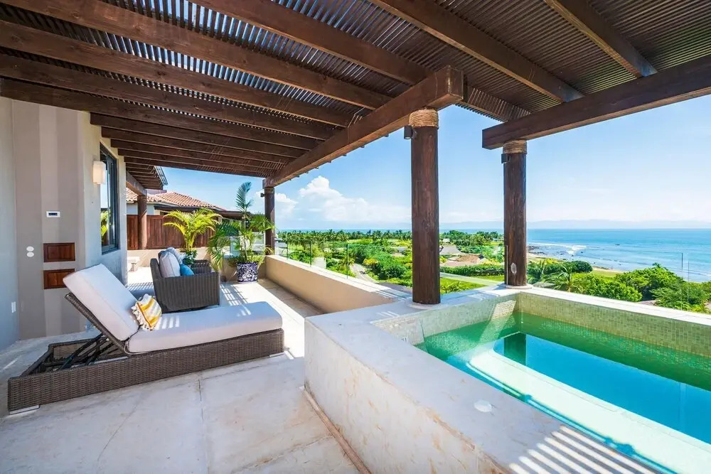 Sunny Vacation Villa 83