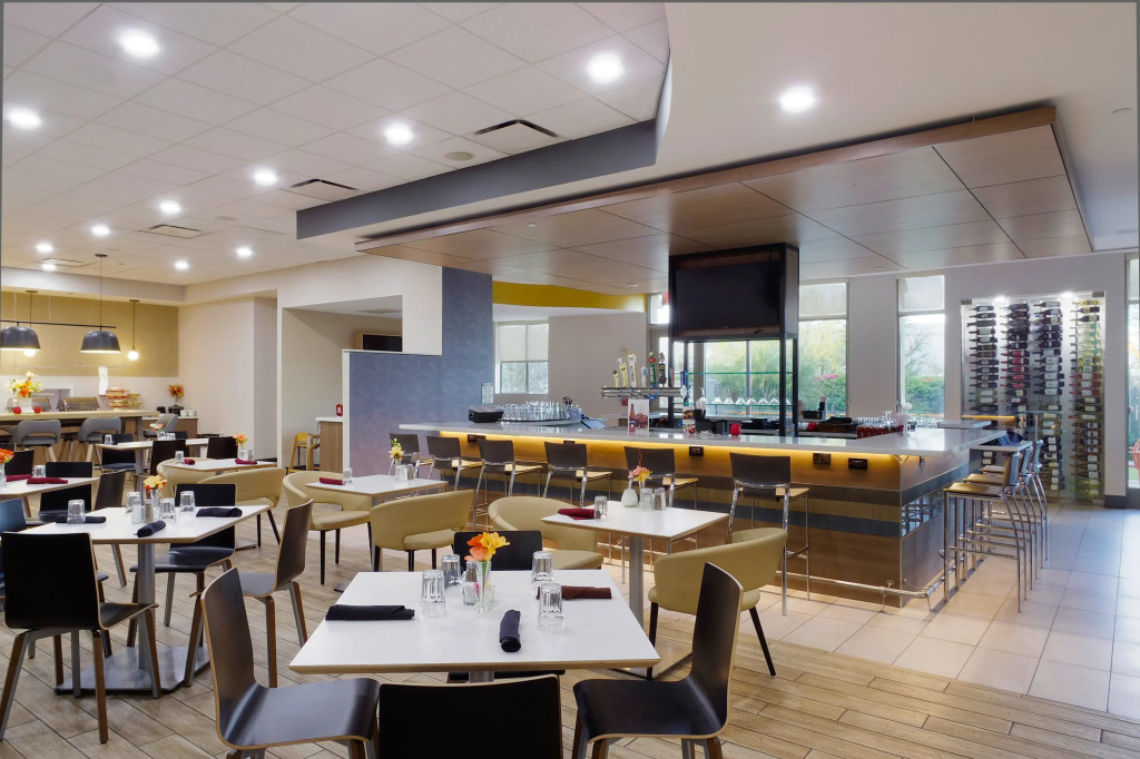 Holiday Inn & Suites Phoenix Airport by IHG