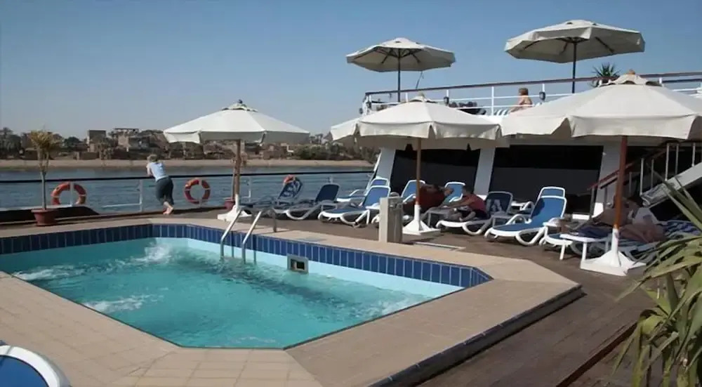 مركب ريفر River Boat