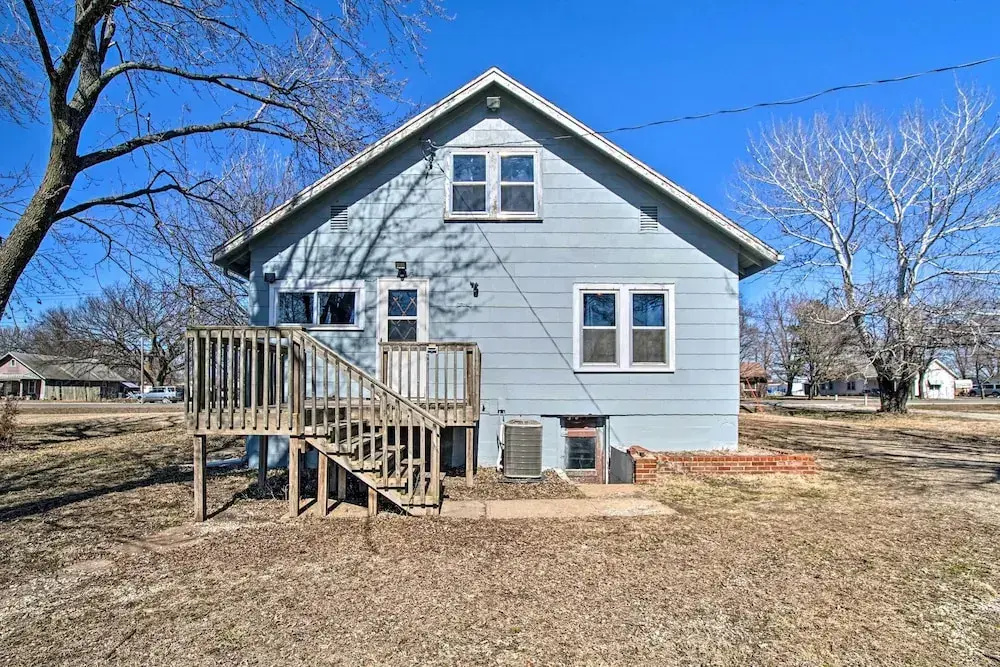 Quiet Family Home - 12 Miles to Pomona State Park!