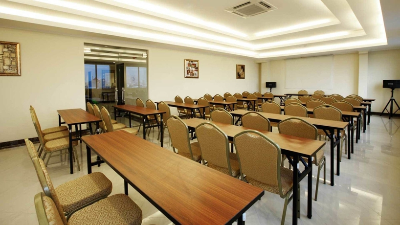 Glassio Hotel Roxy, Jakarta