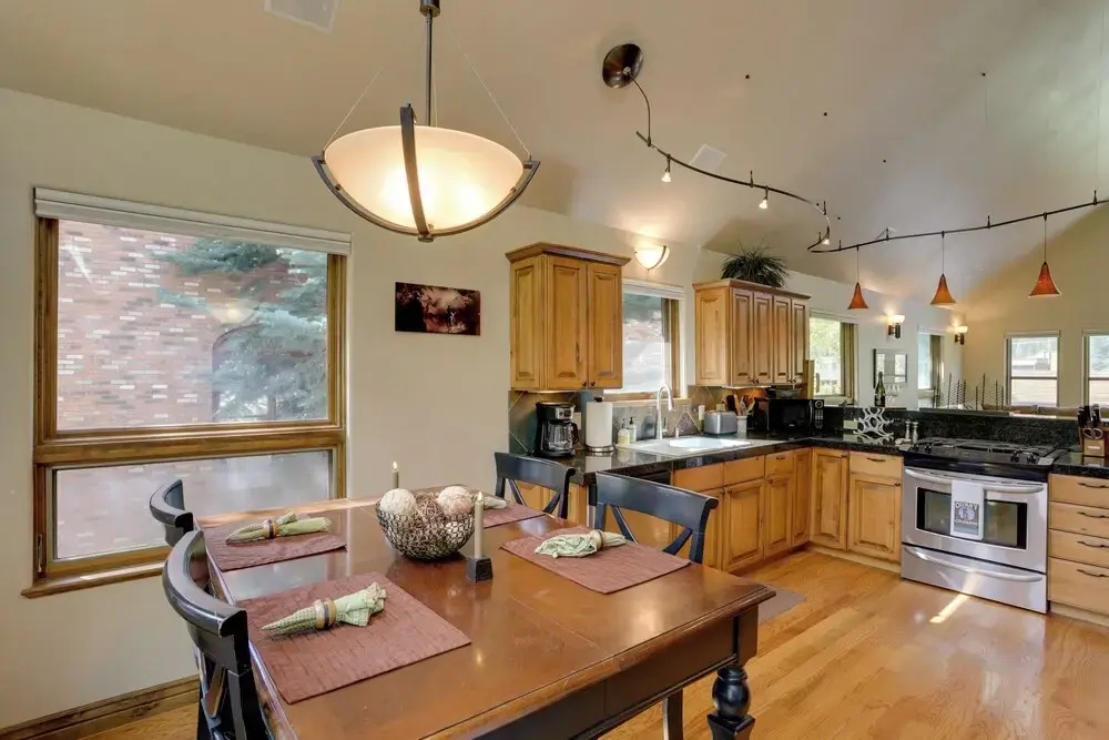 On Main Street: Ouray Getaway w/ Mountain Views!