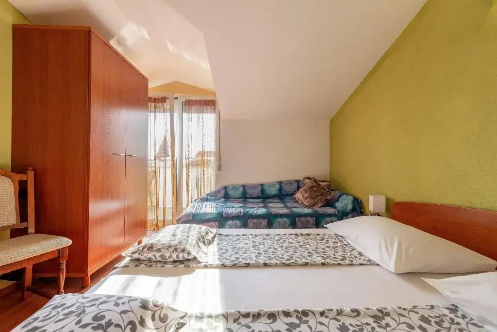 Apartments Roje