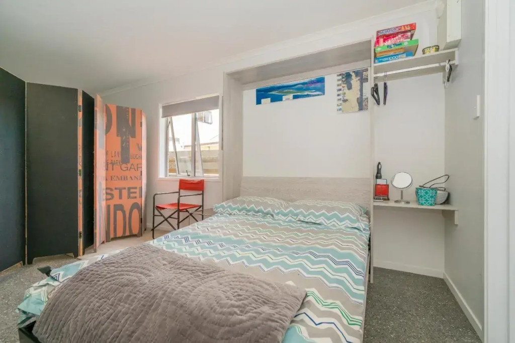 Roses Beach Pad - Matarangi Holiday Home