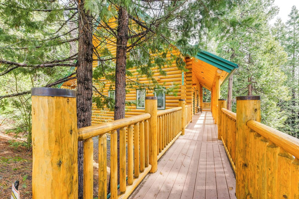 Mountain Cabin w/ Hot Tub: 4 Mi to Shaver Lake!