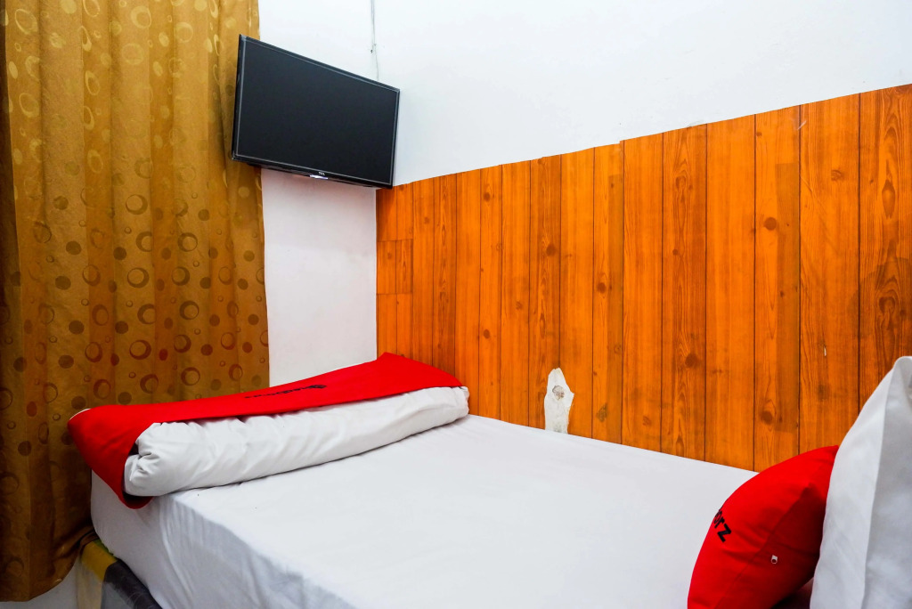 RedDoorz At Golden Inn Tugu Yogyakarta