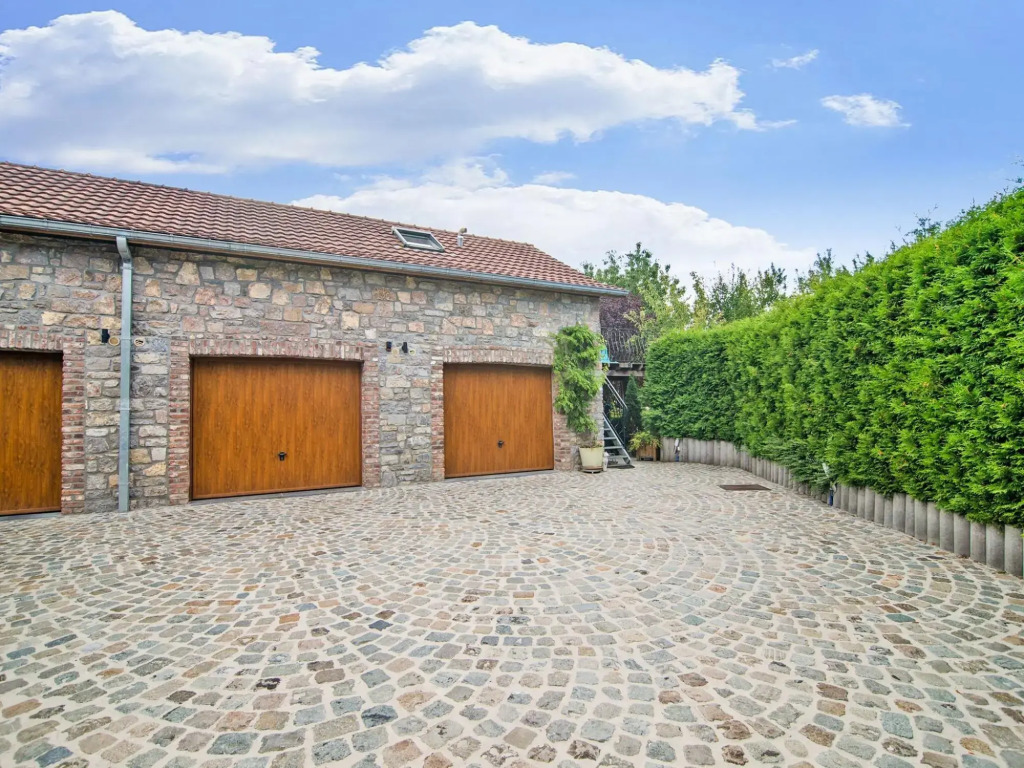 Charming Stay Near Forests
