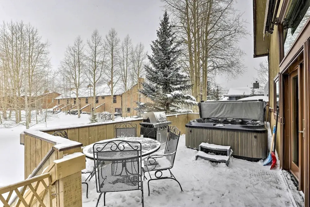 Frisco Townhome w/ Hot Tub - 10 Mi to Breckenridge