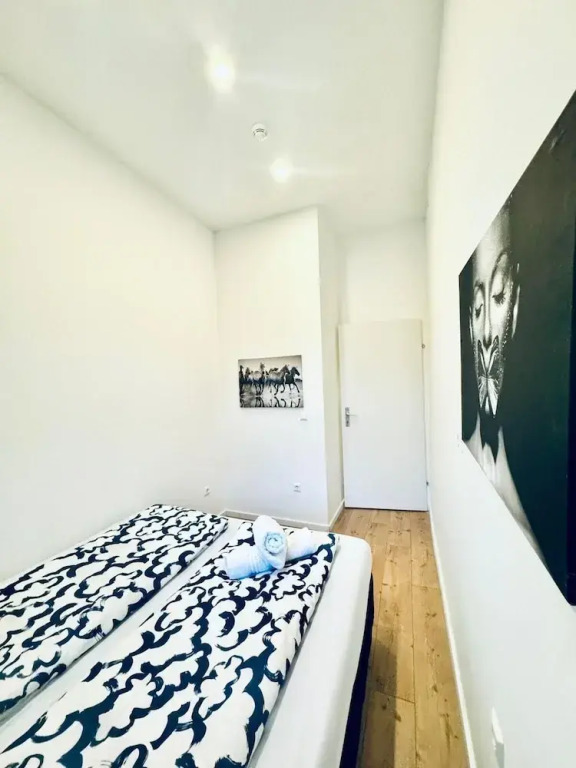 Comfortable Private Rooms in 3BR Apartment Near Kaufpark Alterlaa
