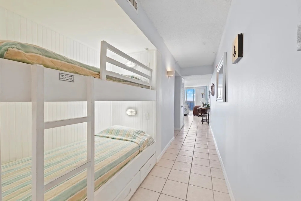Pelican Beach 1707 1 Bedroom Condo by Pelican Beach Management