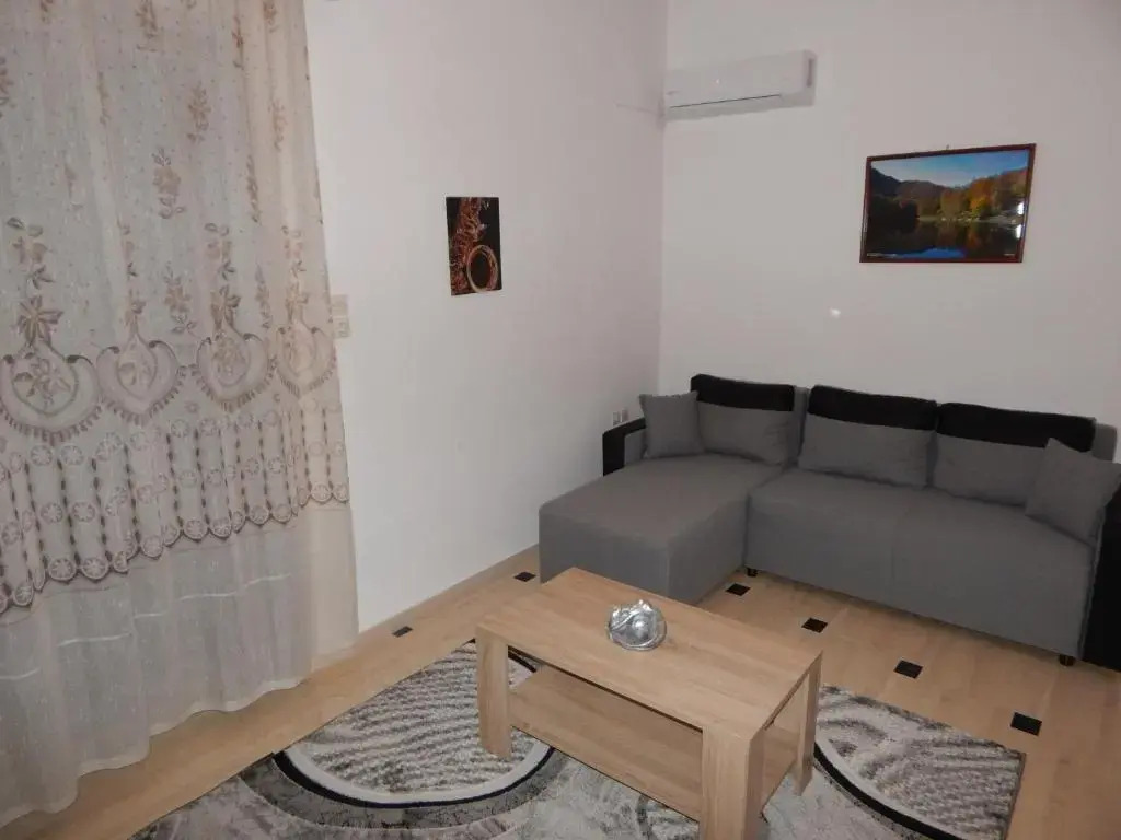 Cozy apartment for 2-5 people-Center Tripoli 1