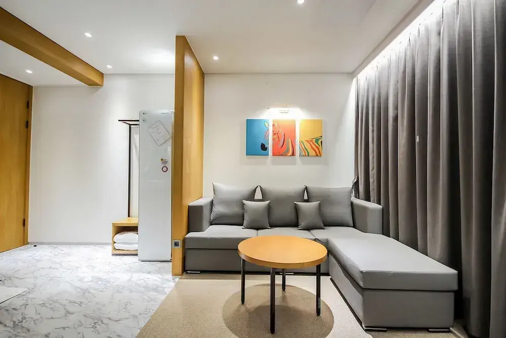 Brooks Business Hotel