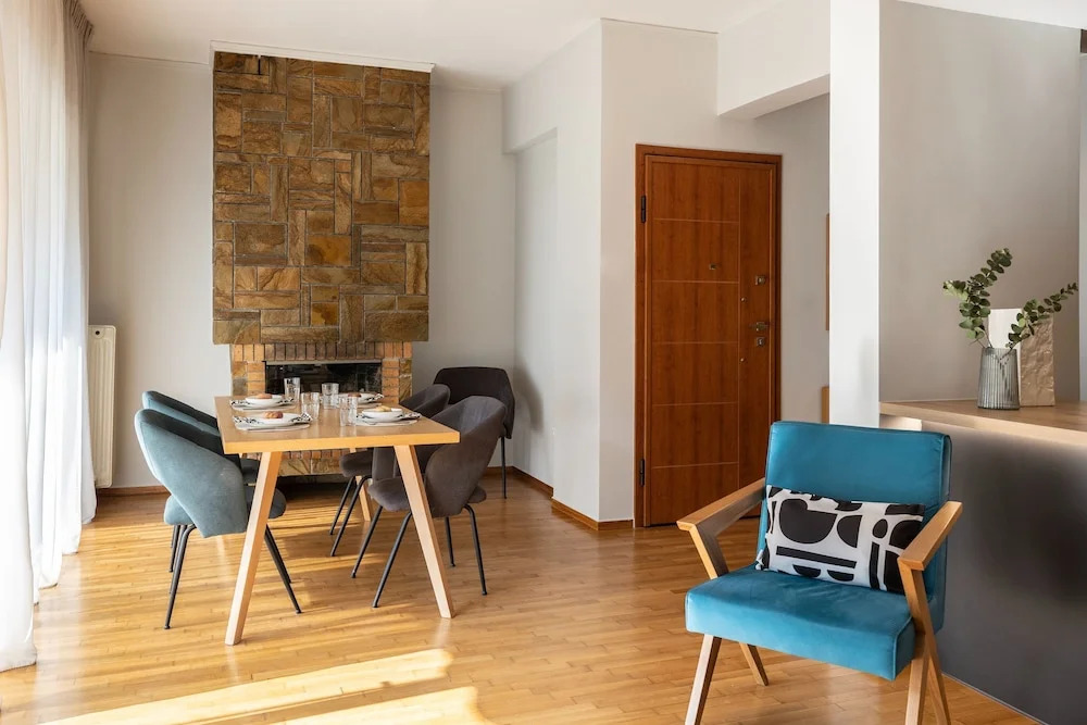 Spacious 3-bedroom Getaway With Balcony in Glyfada