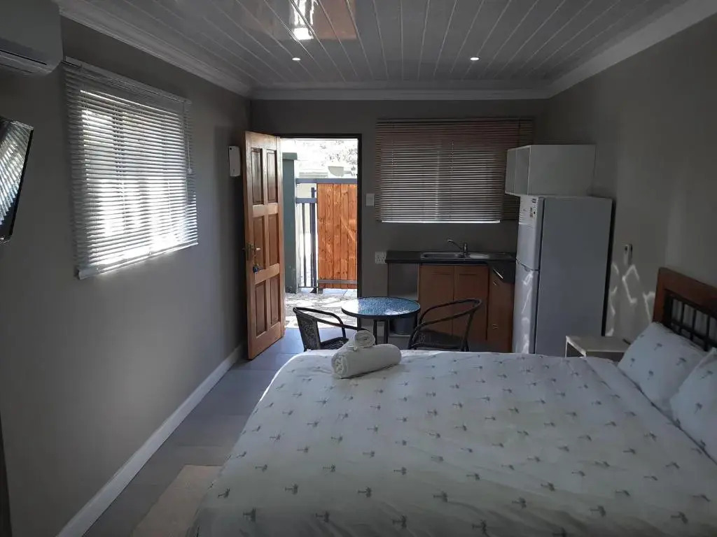 Lux Rooms on 37