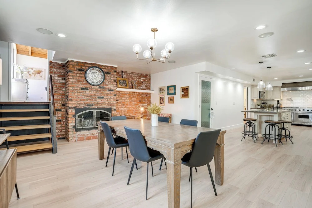 Chic Santa Paula Home w/ Mountain & City Views!