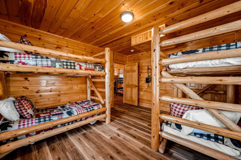 Affordable Cozy Cabin with Firepit Gameroom