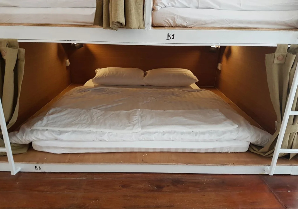 Mistletoe Bakery & Hostel