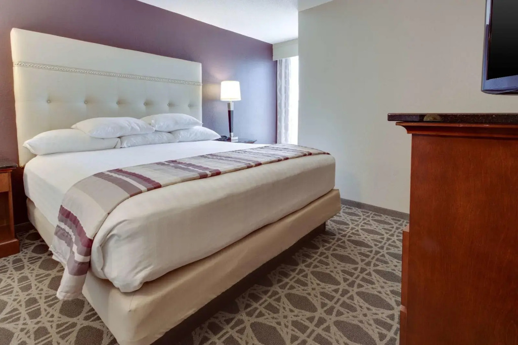 Drury Inn & Suites Kansas City Overland Park