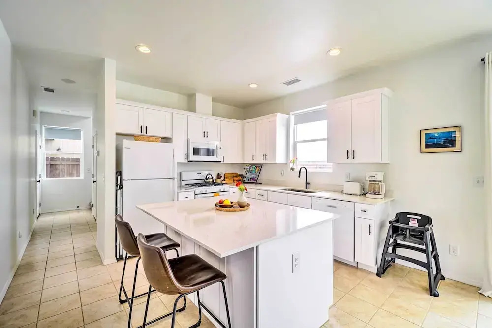 Flagstaff-Area Family Home w/ Hot Tub & Patio