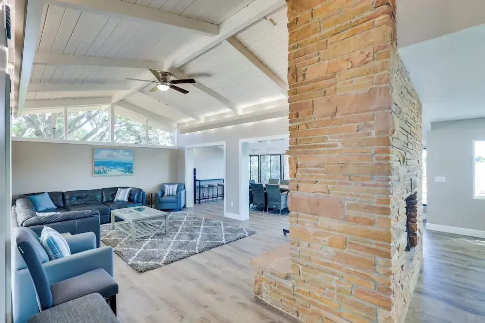 16 Mi to Manatee Viewing! Spacious Tampa Retreat
