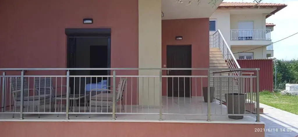 lemonishouse by the sea 1