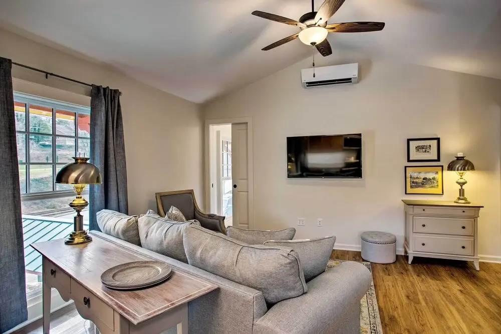 Walk to Dining: Saluda Main Street Retreat!