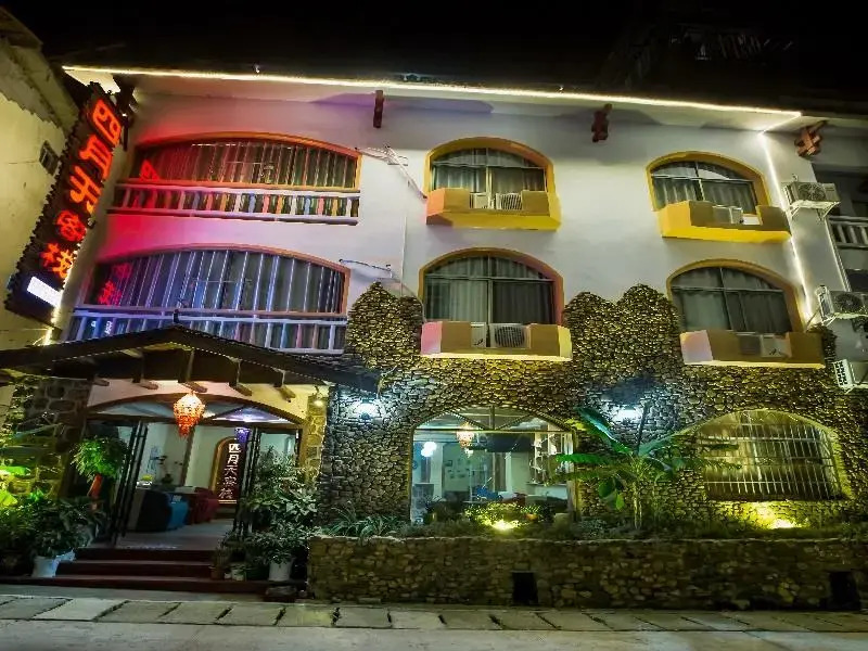 Zhangjiajie April Day Hostel
