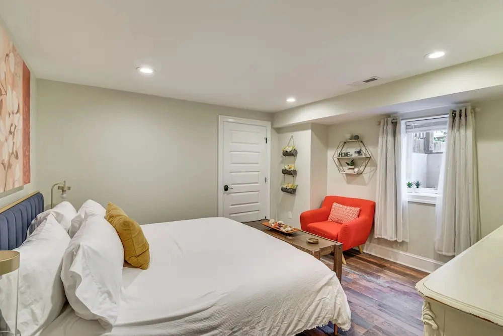 Explore Historic Dtwn Staunton! Walkable Apartment