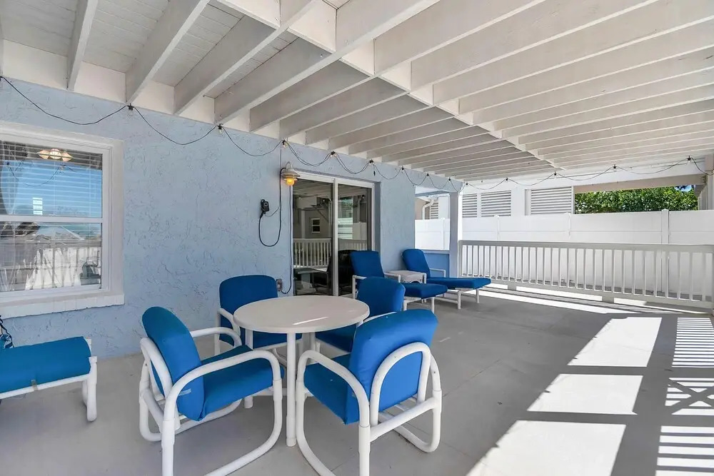 John's Pass-time Beach Cottage #1